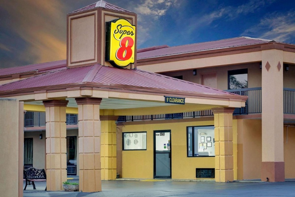 Super 8 by Wyndham Athens Image 13