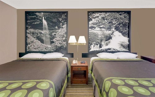 Super 8 by Wyndham Athens image 3