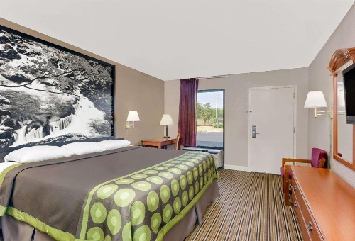 Super 8 by Wyndham Athens image 8